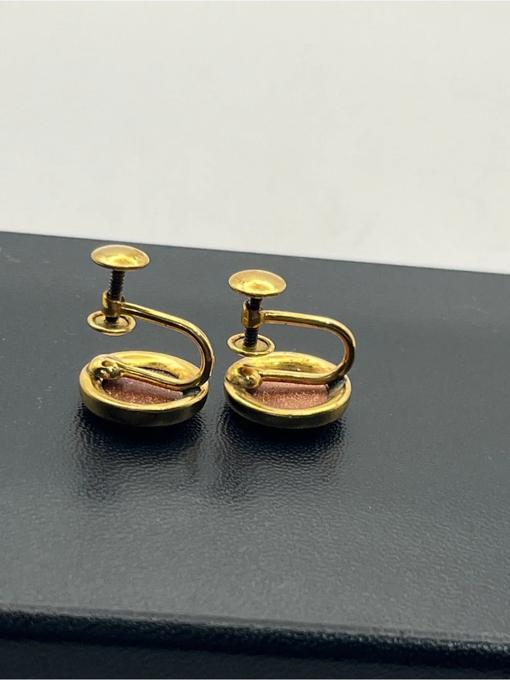 12k gold filled goldstone brown sparkly cabochon screw back earrings vintage